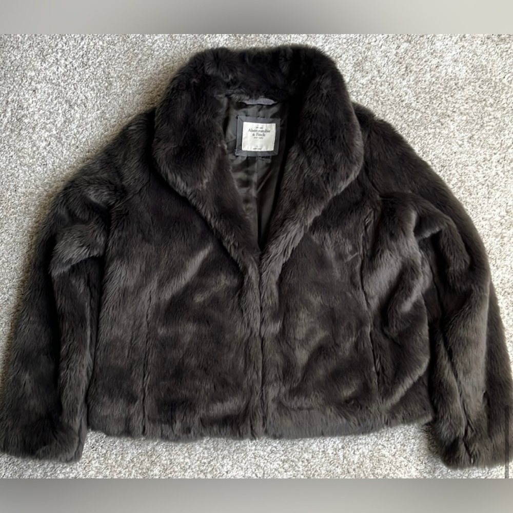 Abercrombie and Fitch women's faux fur coat